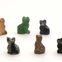 Minature stone cats (Chats en pierre)