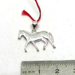 Horse pendant in silver This silver jewel represents a horse.