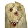 Set aus Bernsteinkette und Ohrringen. Schmuck im alten Stil, aber absolut aktuell.