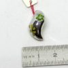 Modernes Schmuckstück, Anhänger aus Silber mit kleinen Peridot.