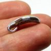 Modernes Schmuckstück, Anhänger aus Silber mit kleinen Peridot.