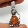 Pendentif chat, argent et ambre