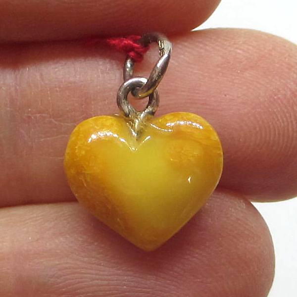 Pendentif petit cœur en ambre et argent