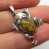 Pendant frog in amber on silver.