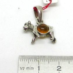 Dog pendant in amber on silver. Amber is currently in fashion, women and men are more and more attracted by this noble material.