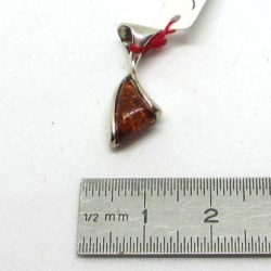 This amber pendant is a jewel on silver 925.