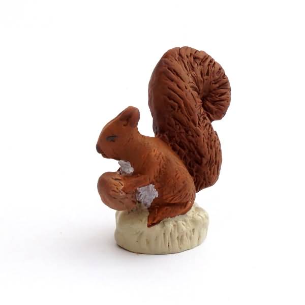 Santon écureuil pour la crèche de Noël.